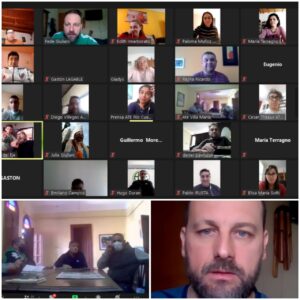 Imagen con las caras de las y los participantes de la reunión virtual.