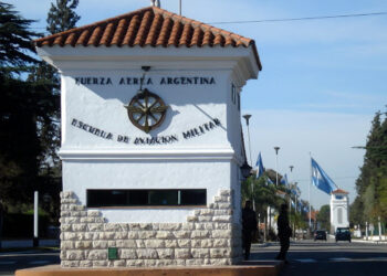 El Director de la Escuela de Aviación Militar se comprometió a realizar reparaciones en infraestructura