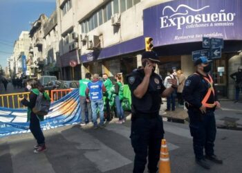 Fuerte presencia policial en reclamo de SENAF