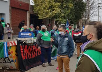 Giuliani en Villa Libertador: “Vamos a dar la pelea para defender el derecho de estas trabajadoras de salud mental y el derecho de los vecinos a la salud gratuita y de calidad”