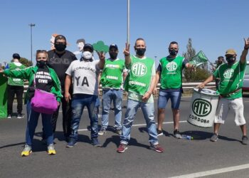 Giuliani encabezó el corte de ATE-ANAC en la autopista frente al Aeropuerto de Córdoba