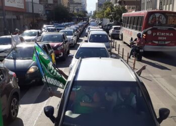 Multitudinaria movilización coronó el paro provincial de salud