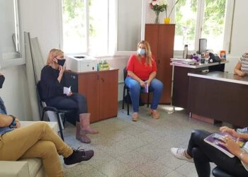 Reunión con funcionarias del Polo de la Mujer por la violencia laboral en el área