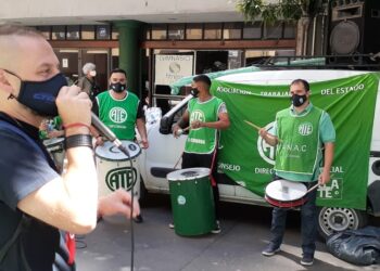 Civiles se movilizaron al Ministerio de Trabajo