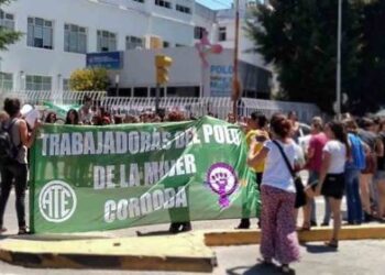 Asamblea en el Ministerio de la Mujer busca unificar distintos conflictos en el organismo