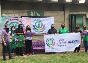 8M: ATE ANAC inauguró un banco violeta para visibilizar el papel de la mujer en el organismo