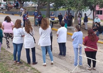 Contundente Jornada de Protesta en el Hospital “Tránsito Cáceres de Allende” exige la reinstalación de médica trasladada