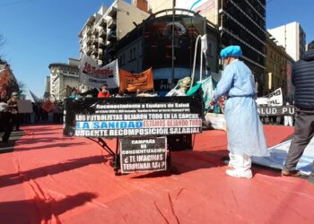 Contundente paro de la salud con movilizaciones en toda la provincia