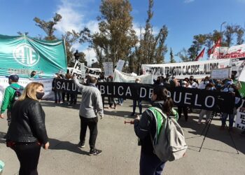 La Multisectorial de la Salud se movilizó al Pizzurno y anunció otra jornada de lucha para el 18 de agosto
