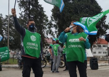 FFAA: Civiles no esperan más y se movilizan al Ministerio de Trabajo