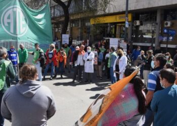 Los trabajadores de la salud cumplen otro día de protestas