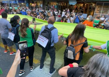 ATE marchó junto a una multitud por la plena aplicación de las leyes de Salud Mental en Córdoba