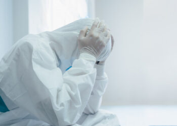 El gobierno obliga al personal de salud a incumplir su propio protocolo Covid