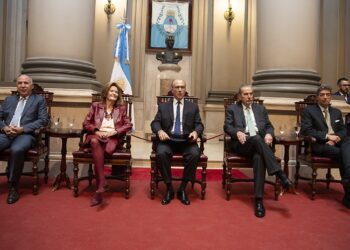 Por una Justicia realmente independiente de las corporaciones, la embajada y los poderes fácticos