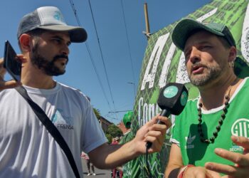 Multitudinaria marcha de los hospitales provinciales reclamó por mejores salarios y contra la precarización