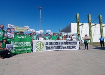 Escrache al Gobierno de Córdoba  en Feriar por la situación de SENAF
