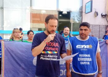 ATE y CTA fueron al Ministerio de Trabajo a reclamar un salario mínimo, vital y móvil igual a la canasta familiar