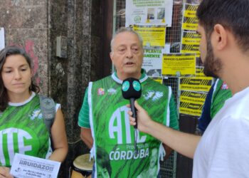Vectores: protesta por las condiciones inhabitables del edificio oficial