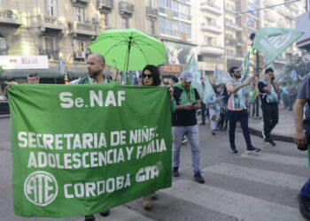 ATE copó el centro de Córdoba y reclamó paro general por apertura de paritarias y aumento salarial