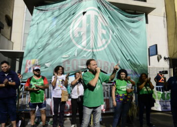 ATE copó el centro de Córdoba y reclamó paro general por apertura de paritarias y aumento salarial