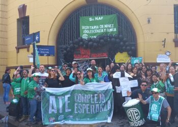 SENAF: protesta y corte de calle frente a Penal Juvenil contra la precarización y los bajos salarios