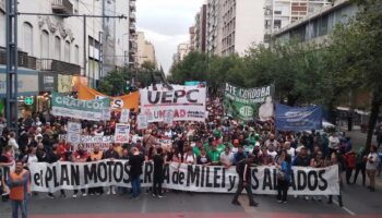Contra el Plan Motosierra, ATE y la CTAA marcharon ayer junto a la Unidad Piquetera