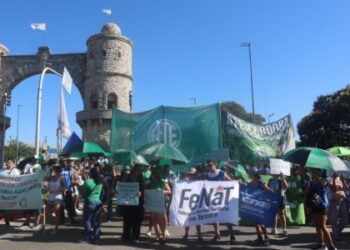 ATE se movilizó contra las políticas de Milei con un acto frente al Arco de Córdoba
