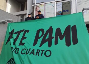 PAMI Río Cuarto: en medio del reclamo por los despedidos, la gestión libertaria contrató personal militante
