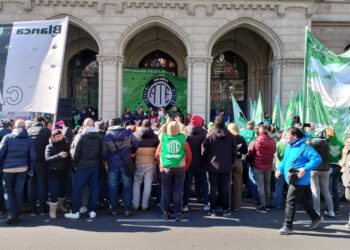 ATE Córdoba se movilizó en Capital Federal contra el cierre de Agricultura Familiar y DIPROSE