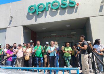 ATE llevó el reclamo de provinciales y municipales al APROSS y presentó un petitorio con 5 mil firmas