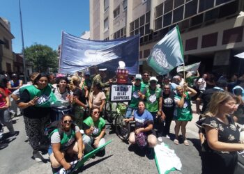 Caja de Jubilaciones: ATE movilizó contra los aumentos de aportes de Llaryora