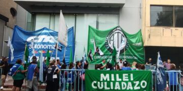 ATE y CTAA repudiaron la finalización del programa “Volver al Trabajo” frente a la Agencia Territorial y rechazaron el cierre de la dependencia