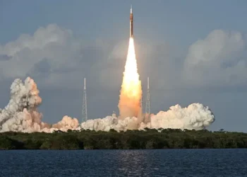 Misión Artemis II y la propaganda oficial: el sector espacial argentino sufre los recortes presupuestarios y la fuga de cerebros