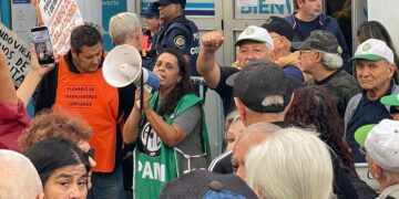 PAMI: ATE junto a las/os jubilados movilizados para detener el vaciamiento de Milei