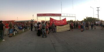 Solidaridad con los tres trabajadores de Coca Cola enjuiciados por realizar una protesta contra despidos en la planta de Córdoba