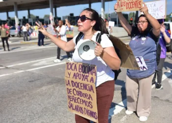 El gobierno de Llaryora pide la “conciliación obligatoria” en el conflicto docente desbordado por la lucha de las y los trabajadores, que ya no admiten más continuar cobrando salarios de hambre