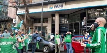 PAMI: estado de alerta y movilización por el vaciamiento de servicios y despido ilegal en Rosario de la compañera Melina Gutiérrez