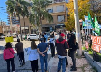 Alto impacto de la protesta de ATE y jubilados/as frente al PAMI en Villa Carlos Paz